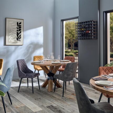 Table ronde en teck massif pour restaurant